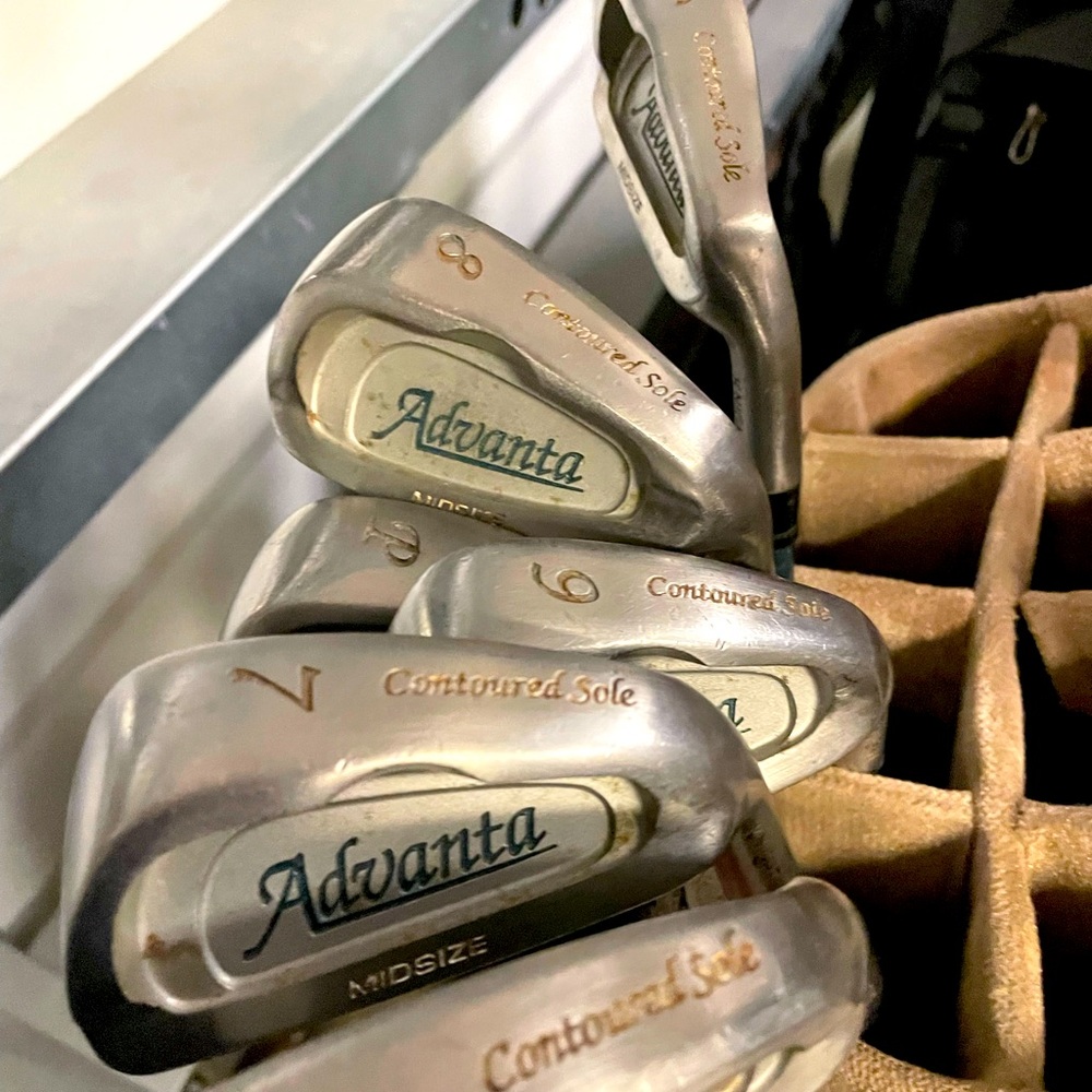 Woman’s golf clubs 
Advanta 6 pc iron set in right Handed